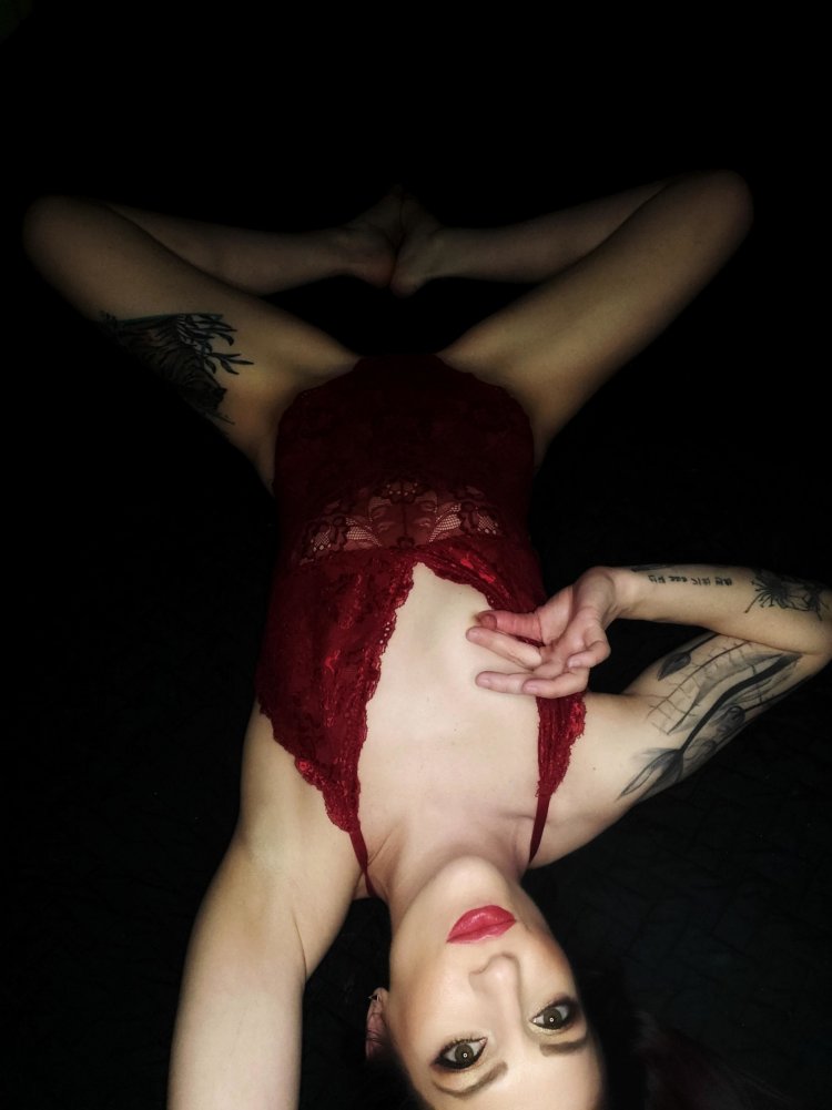 Naked Anna Nelly Birds Paradise