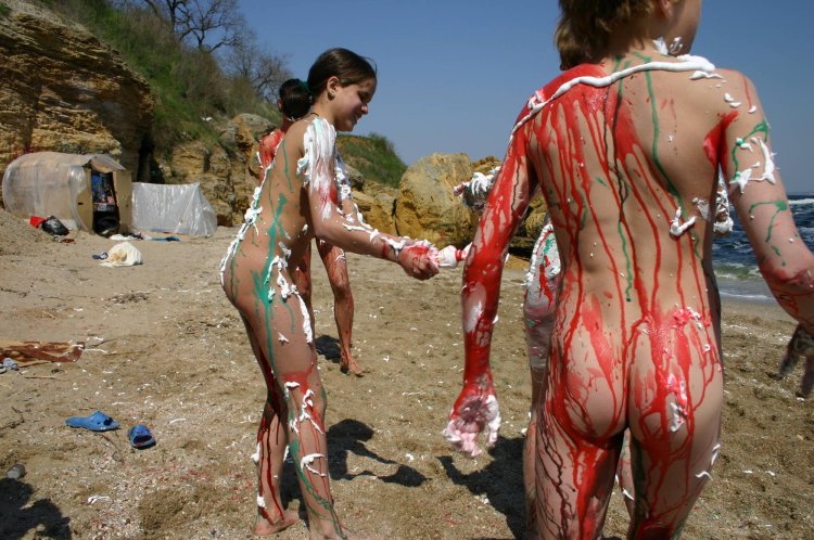 Naturistin-bodypainting_total_2_purenudism.rar