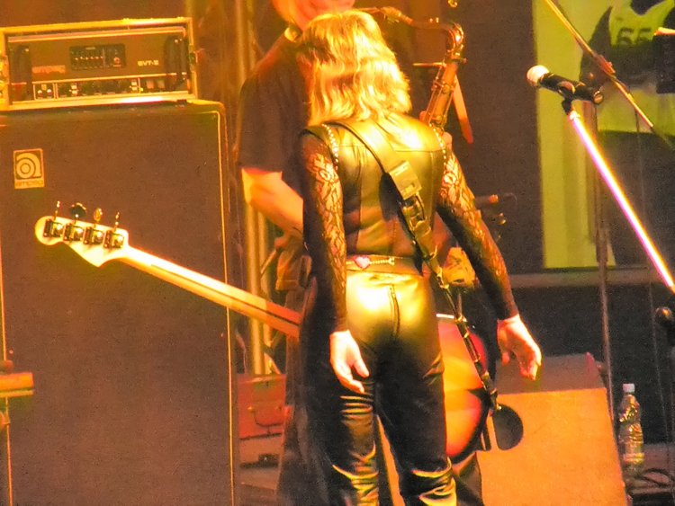 Susie Quatro porn. Entertainment