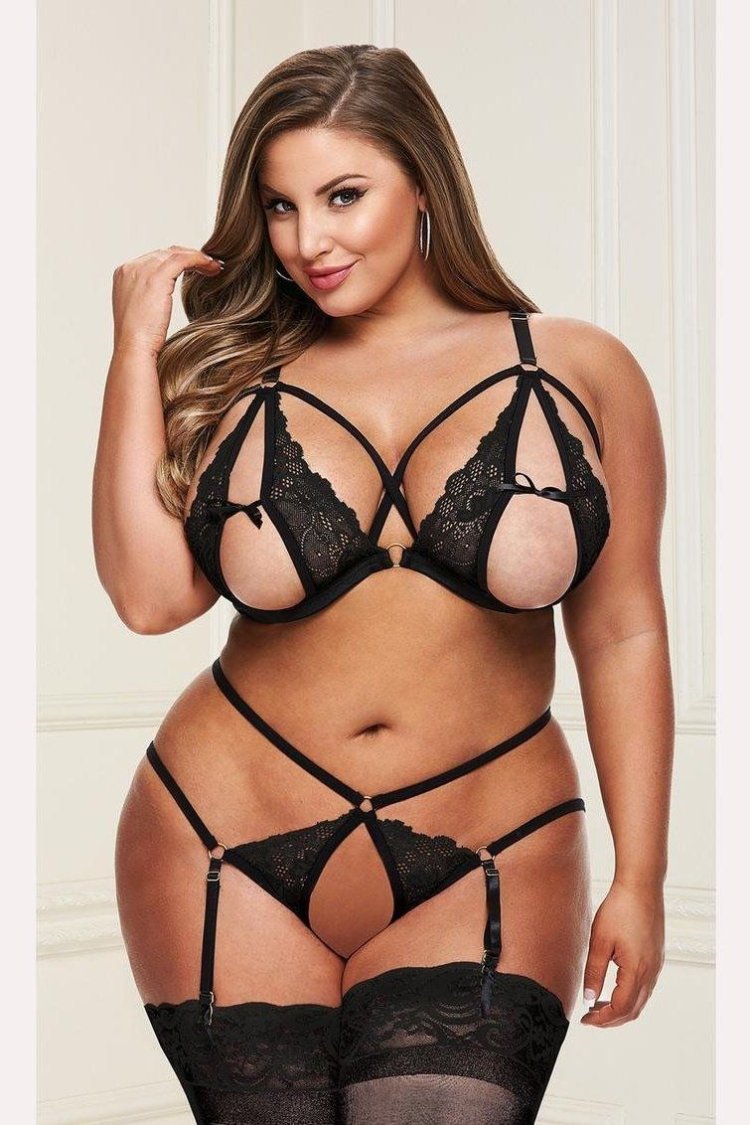 Bbw in erotic lingerie
