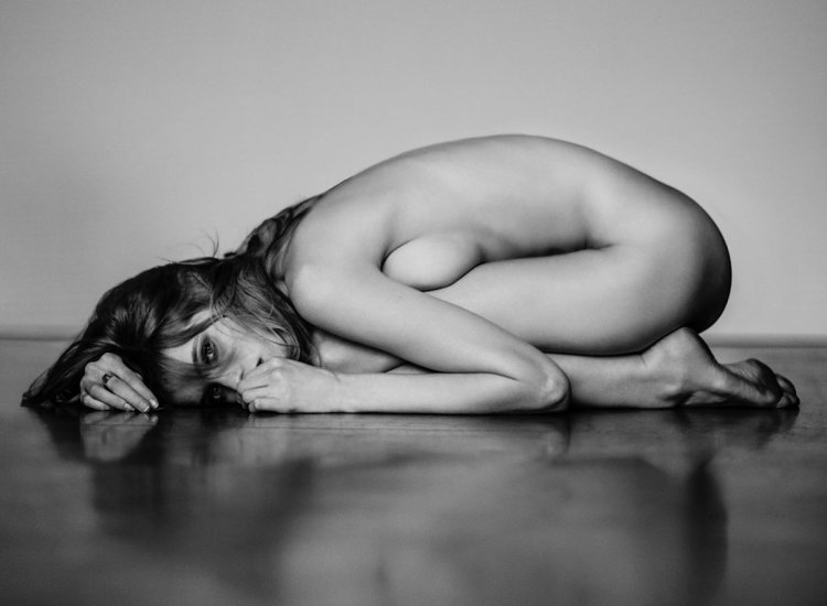 Poses for a photo shoot in the style of nude