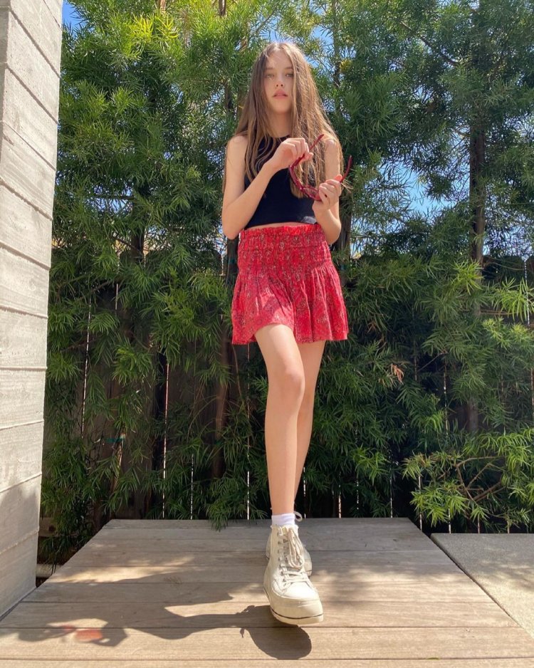 Maisie de krassel model 2020 in a swimsuit