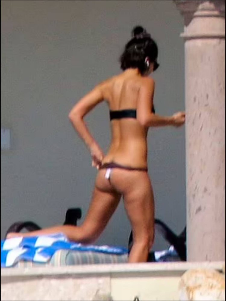 Jessica Alba Naked on a yacht