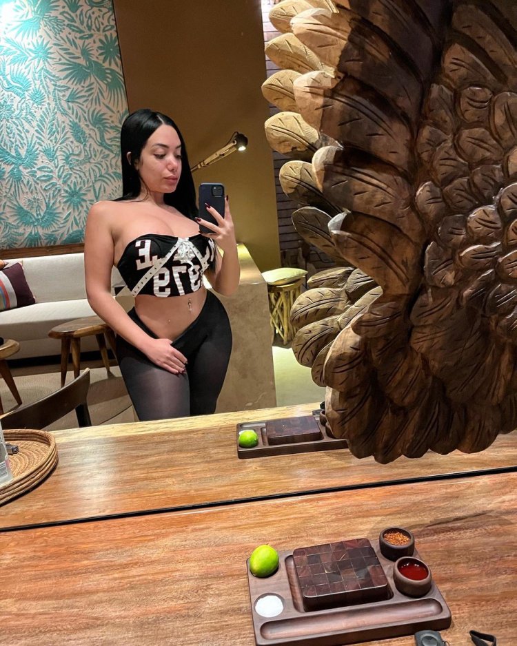 Alejandra Mercedes +18