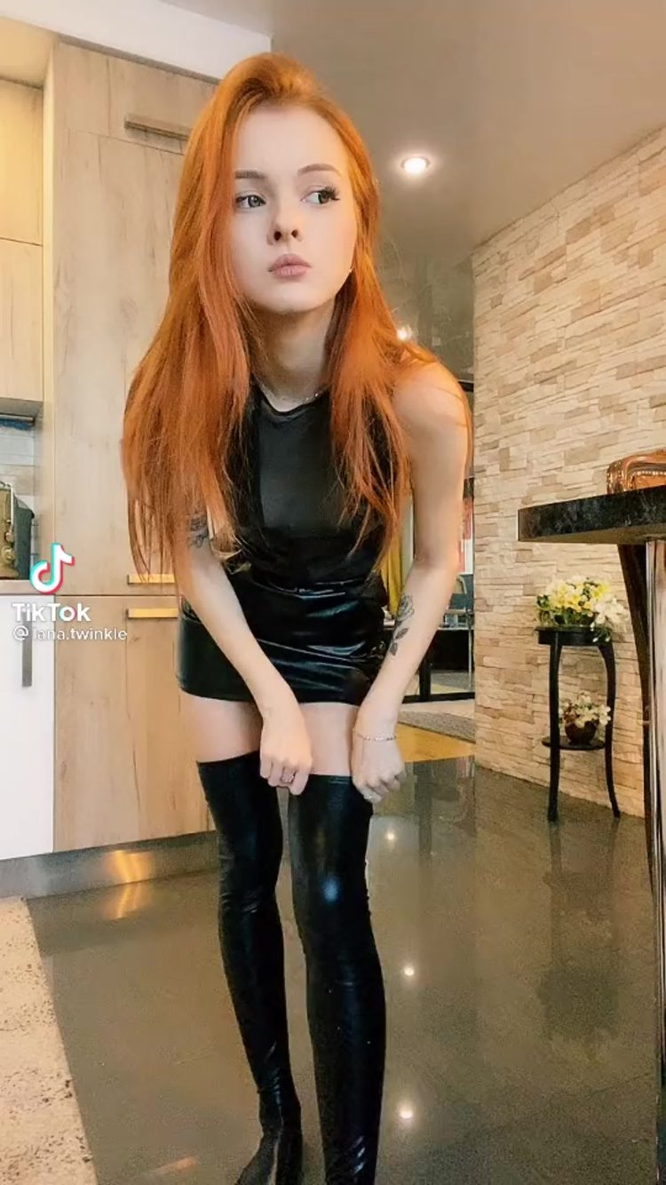 Lana Twinkle Plum from Privatka