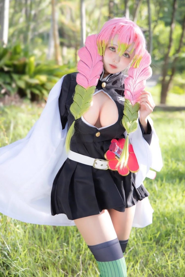 Mitsuri Kanrodi Cosplay