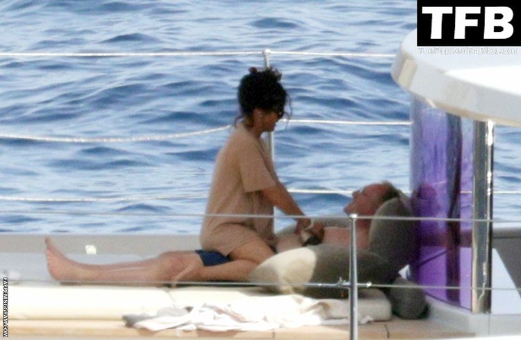 Salma Hayek naked in the sea