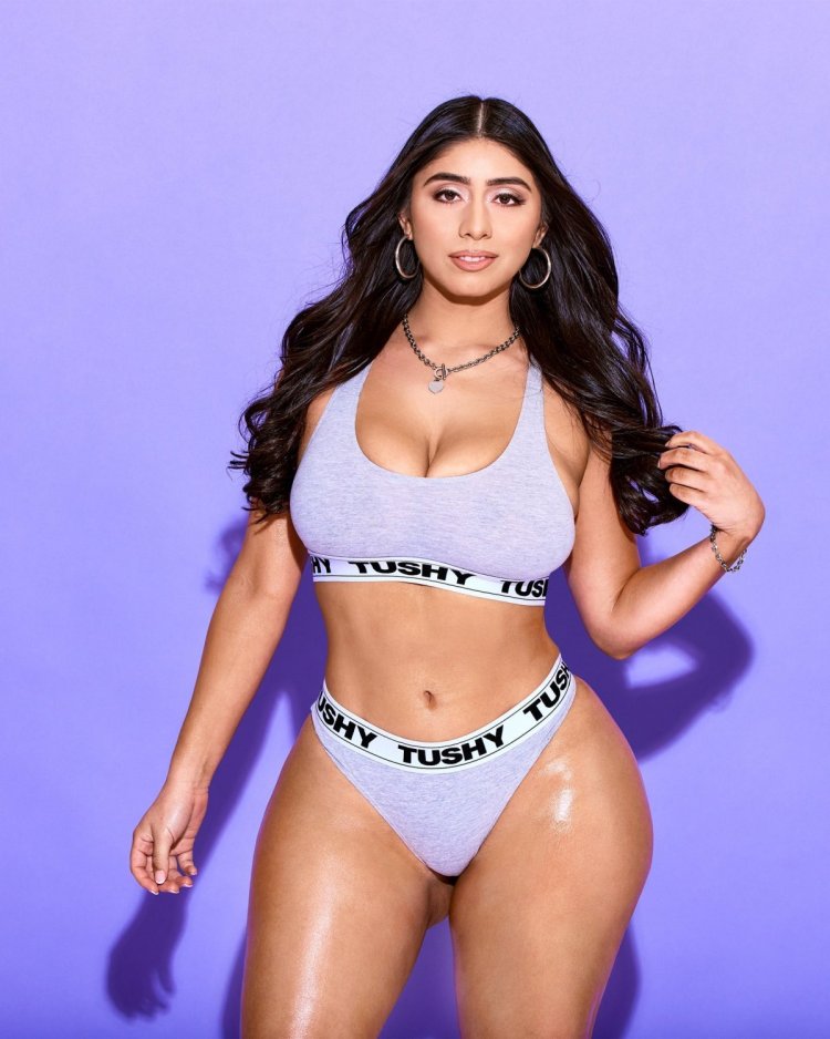 Violet Myers - Big Boobie Bubble Butt Babe