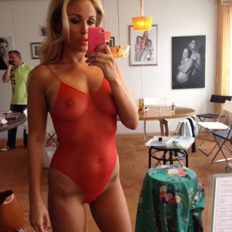 Selfi Slender Milf Sexy