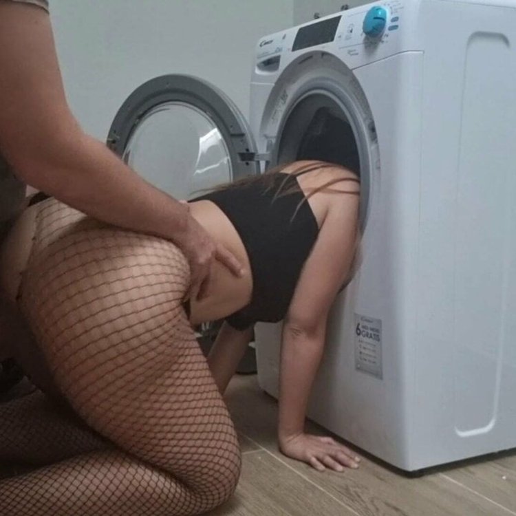 Stuck in a washing room naked
