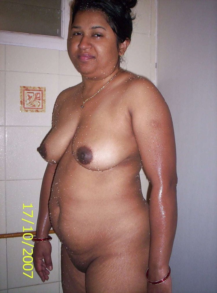 BBW AUNTY stripped