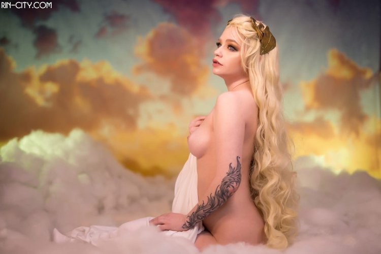 Aphrodite cosplay is naked