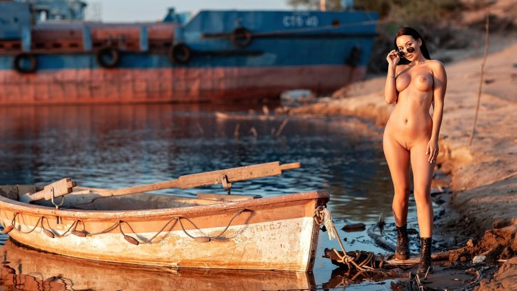 Pictures in the nude genre of Oksana Gromova