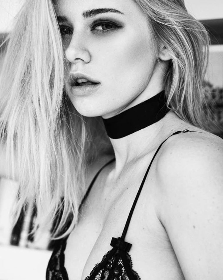 Alena Savostikova photo