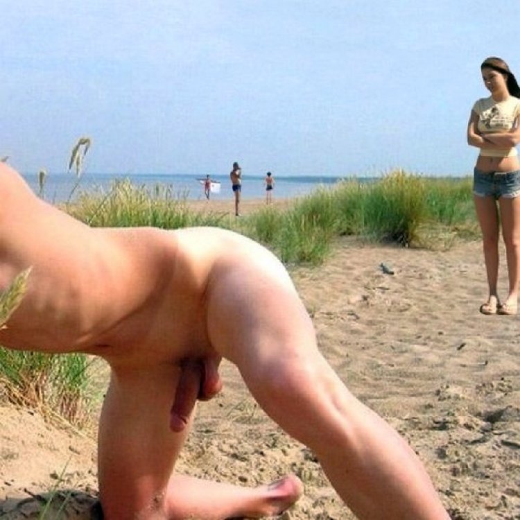 Male exhibitionism on the beach