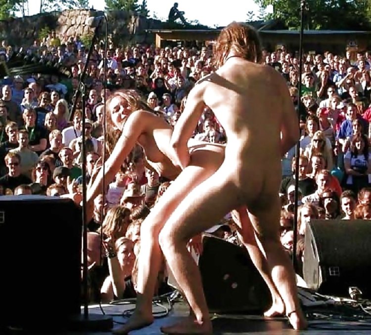Naked girls on rock concerts
