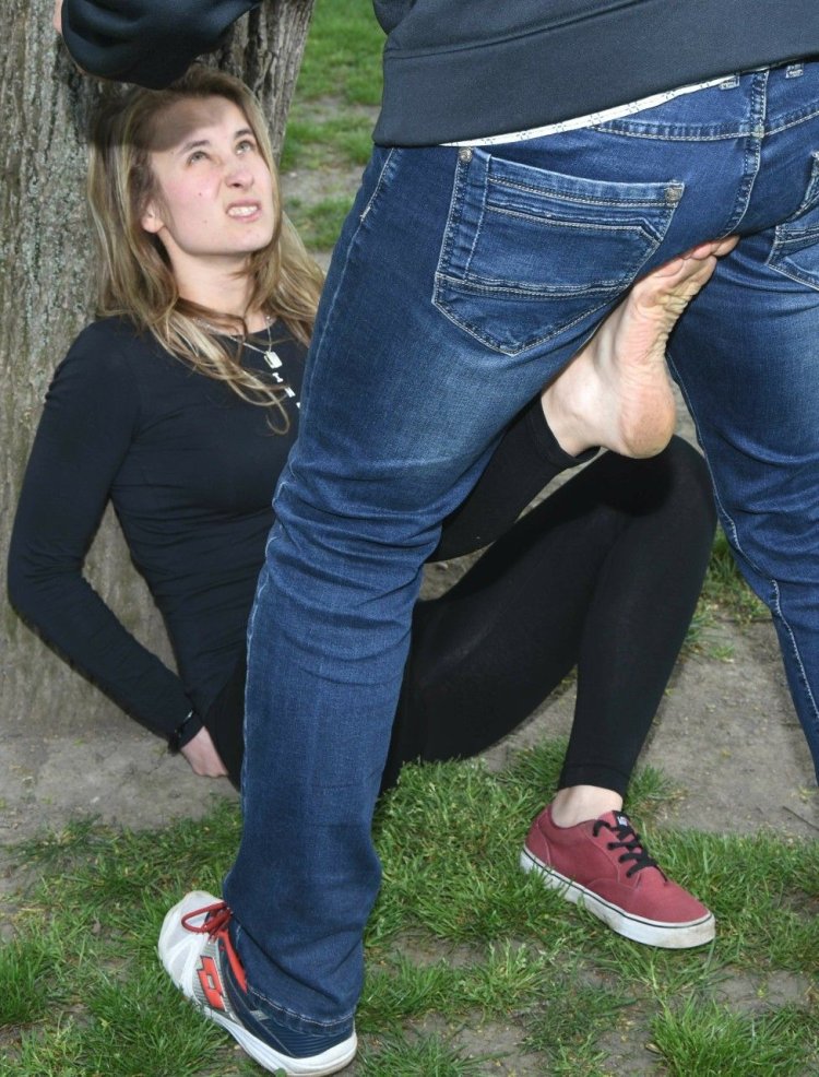 Ballbasting of teenagers