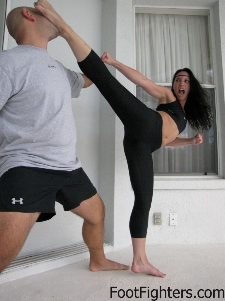 Ballbasting from girls