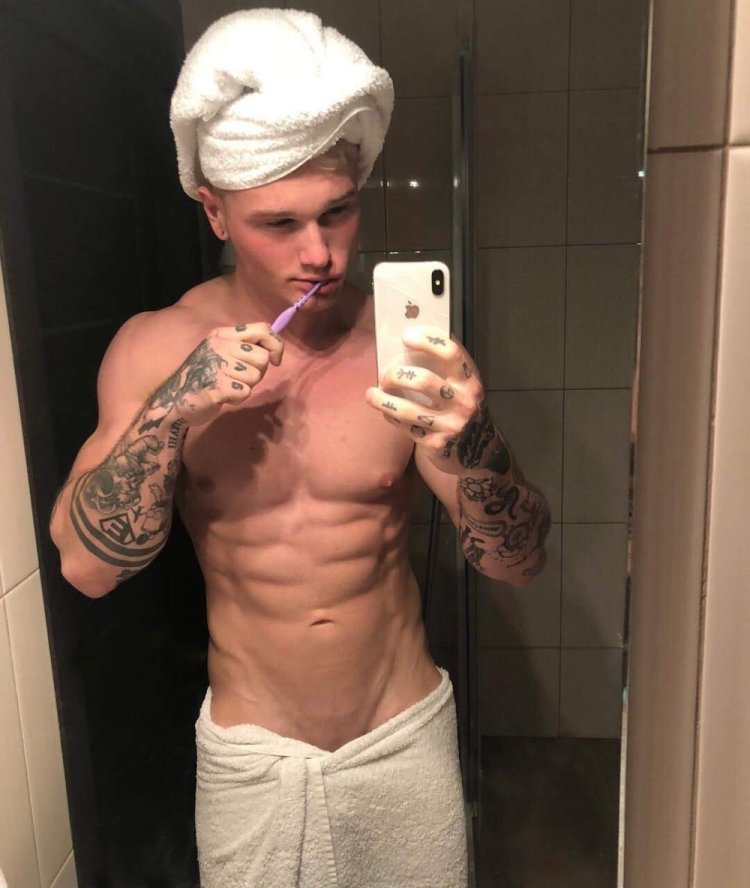 Andrey Kiptach naked