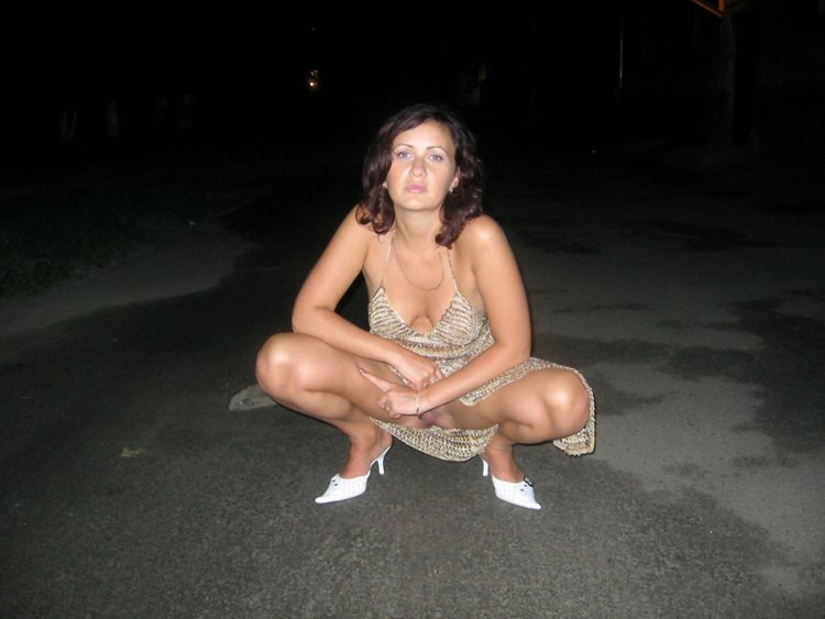 Girls without panties on the street amateur