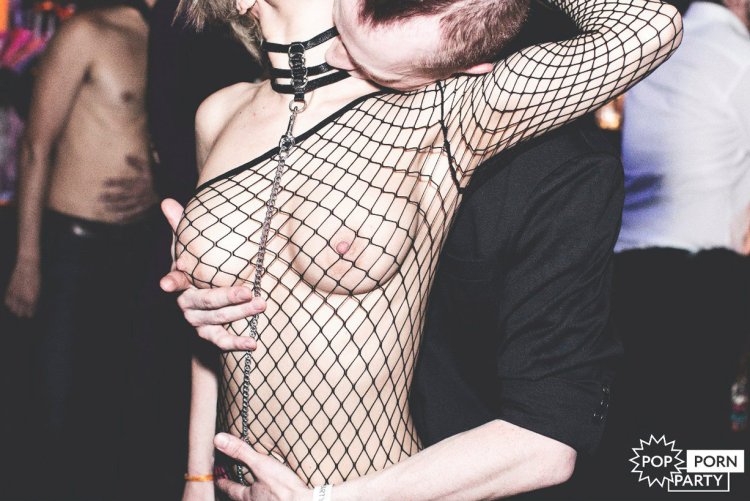 Naked boobs on the kinks of Pati