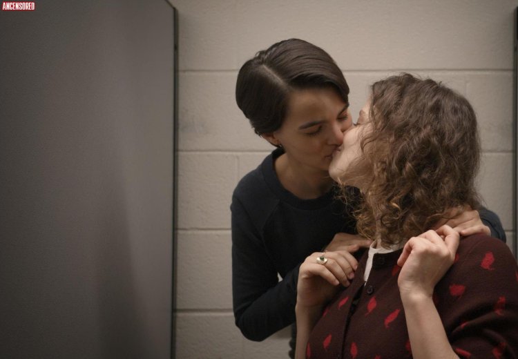 Naked Brianna Hildebrand