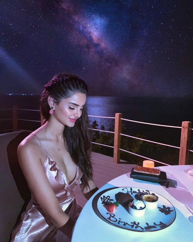 Mahlagi Jaberi Naked