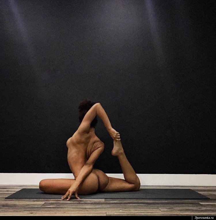 Flex Julia Yoga Naked