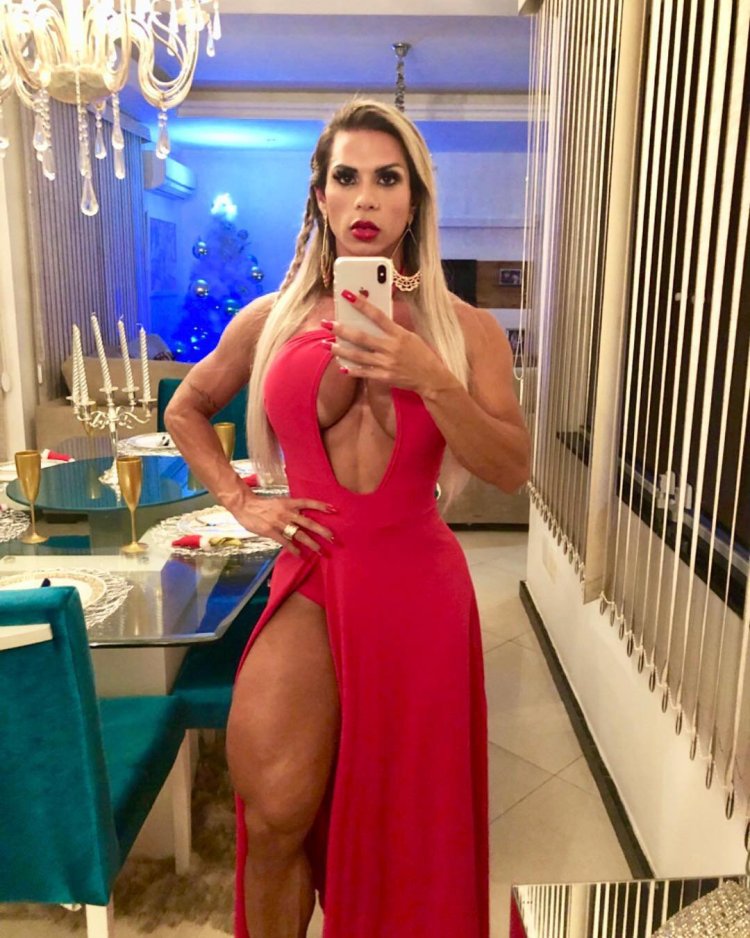 Suelen bissolati in a dress