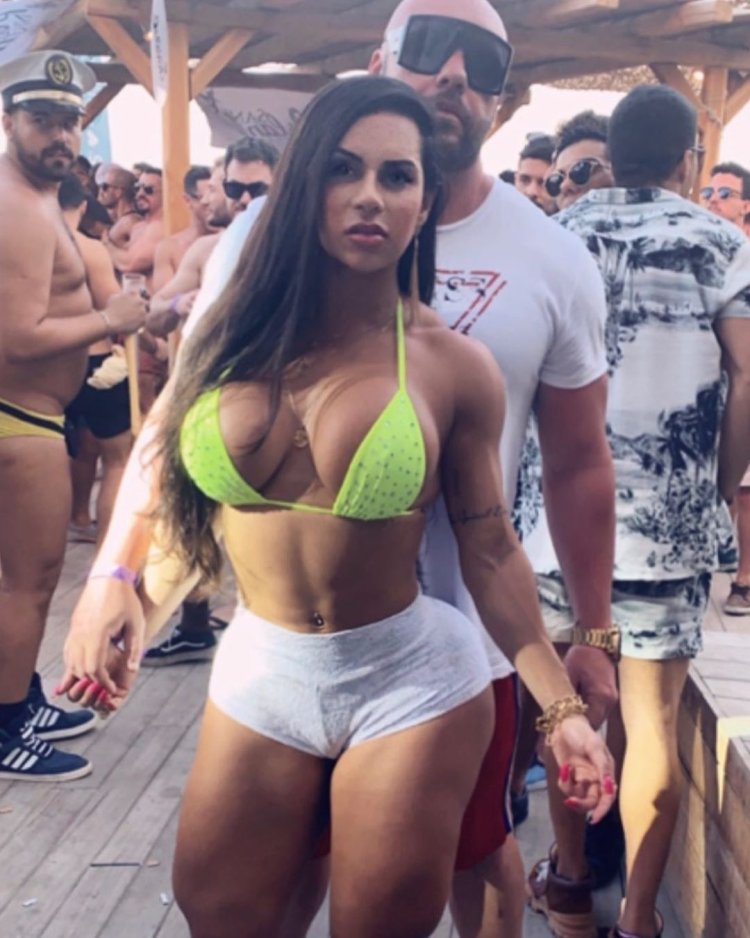 Suellen Bissolati buttocks