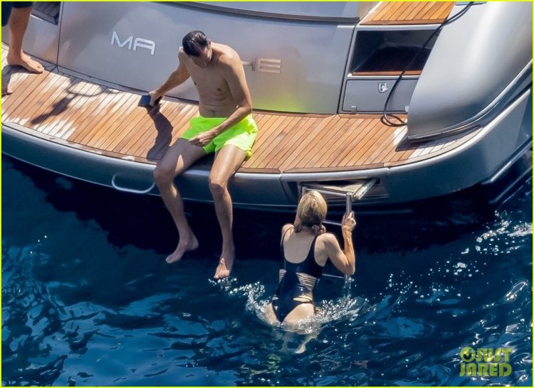 Paris's Hot Girl Live