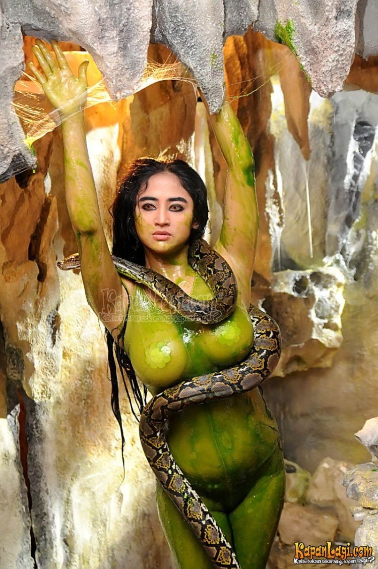 Naked Indonesian women