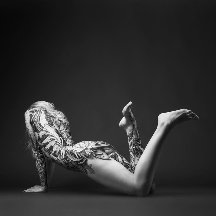 Tattoo model Lisa Kroiss