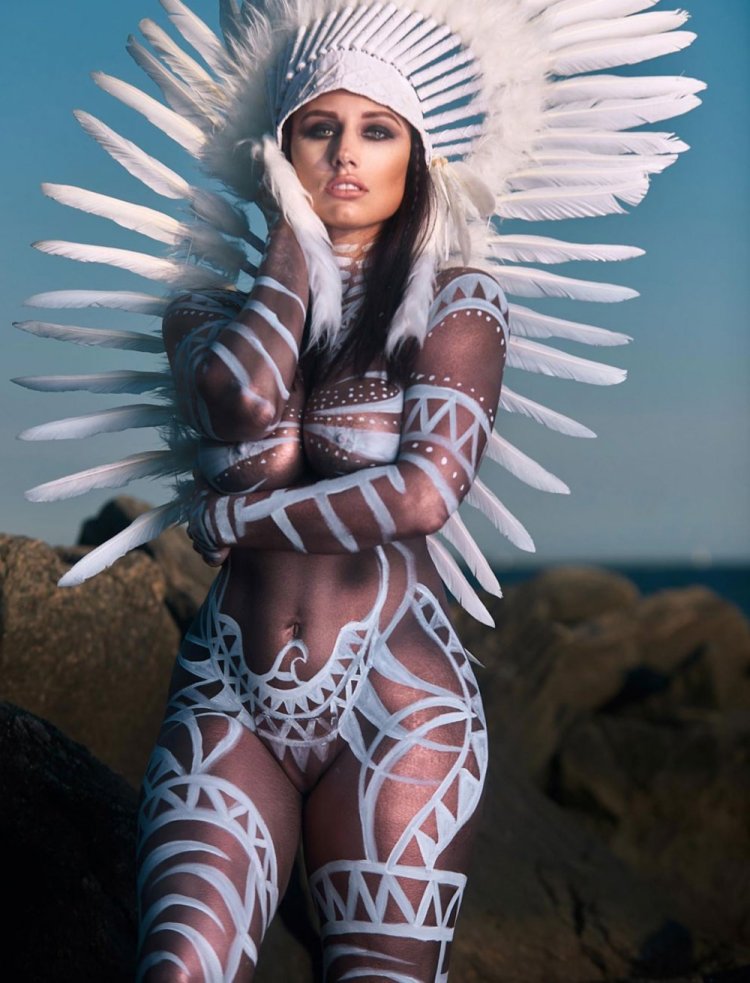 Dara Flowerbomb model