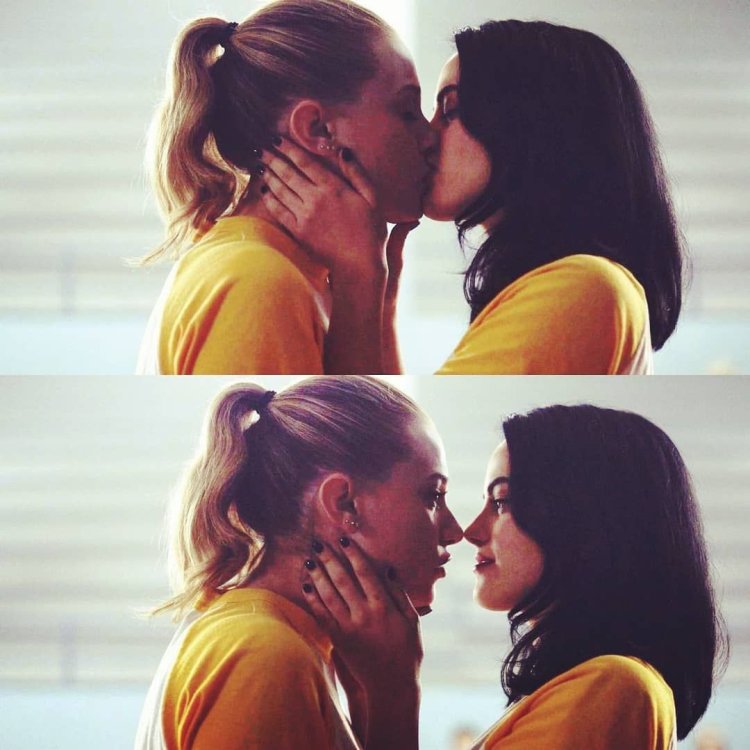 Riverdale kiss Betty and Veronica