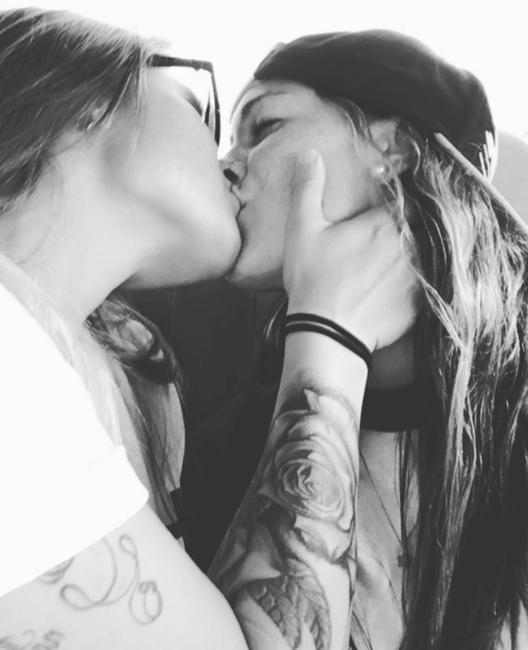 Lesbian kisses Zoe Deutsch