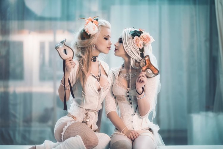 Freya Raven, Curtains, Viktoria Grigorieva