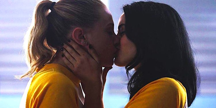 TV series Riverdale Kiss Veronika