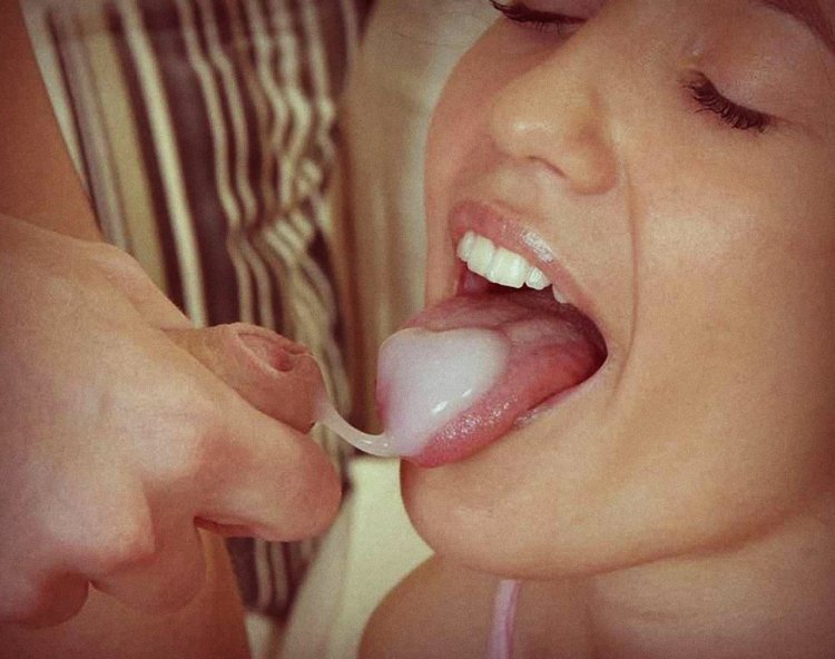 Cum on his girlfriend on the tongue