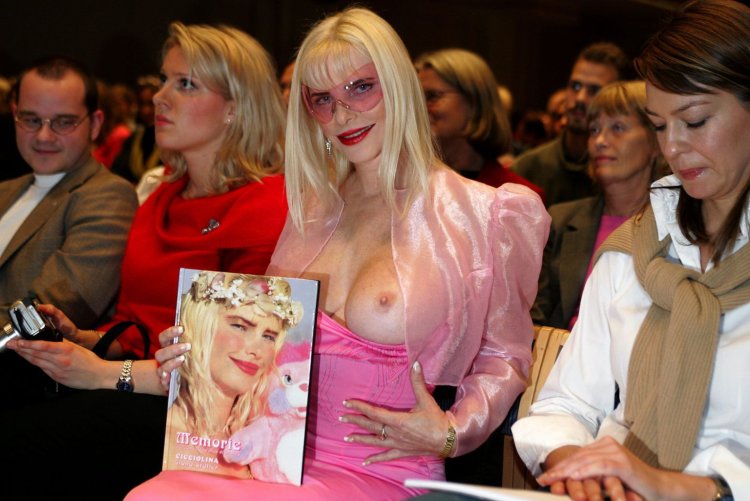 Chiccholina deputy of the parliament