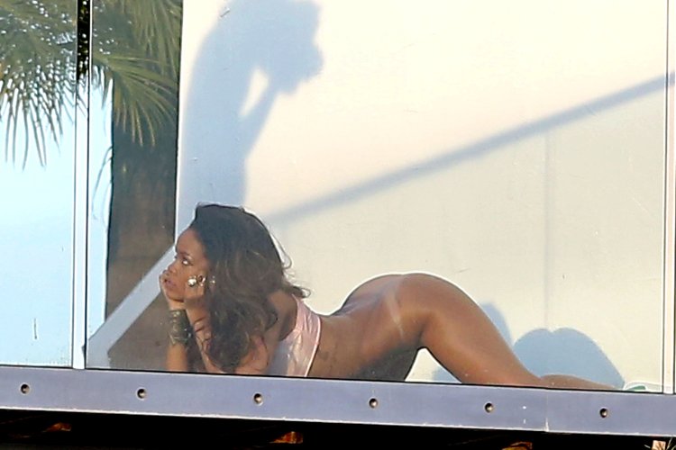Intimate pictures of the singer Rihanna