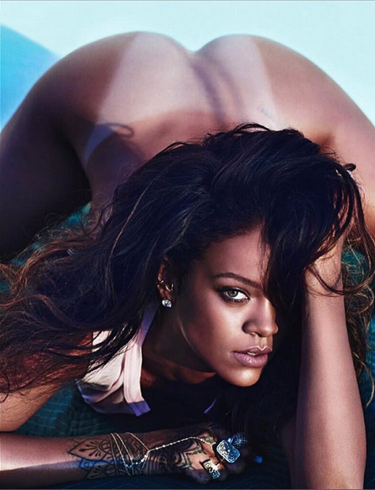 Naked American singer Rihanna