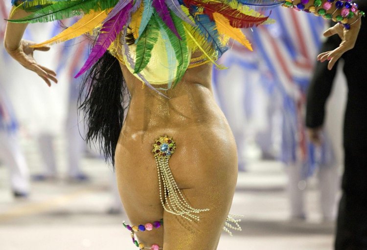 Lauren Bueeri Carnival Nude