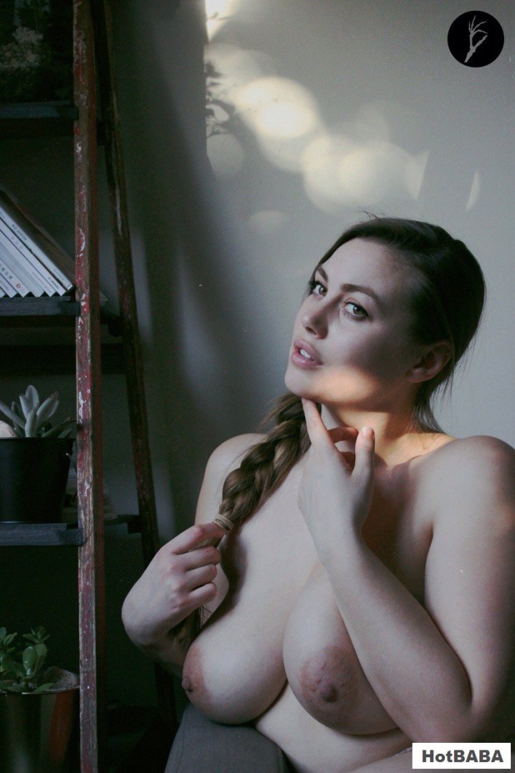 Lush beauty Lillias Right Nude